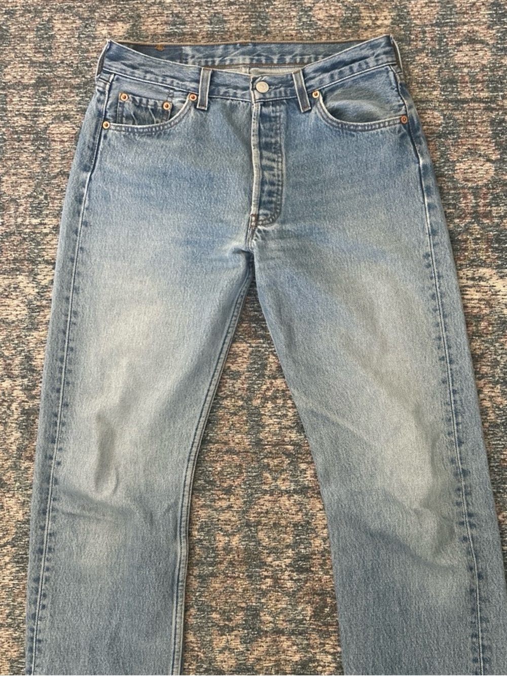 Vintage Levi's 501 Women's Light Wash High-Rise Straight Jeans - Picture 3 of 5